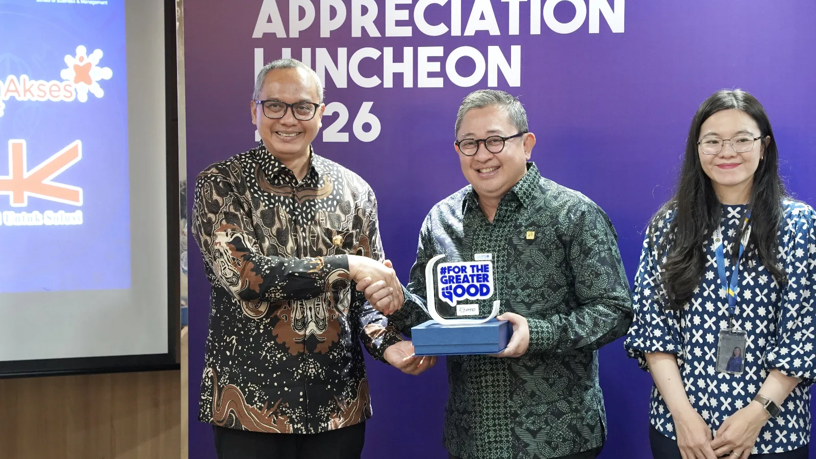 Perkuat Sinergi Dunia Industri dan Akademisi, PTC Terima Apresiasi Top Class dari SBM ITB