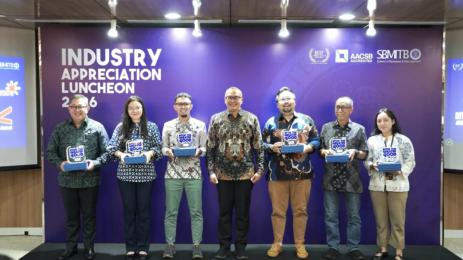 Perkuat Sinergi Dunia Industri dan Akademisi, PTC Terima Apresiasi Top Class dari SBM ITB