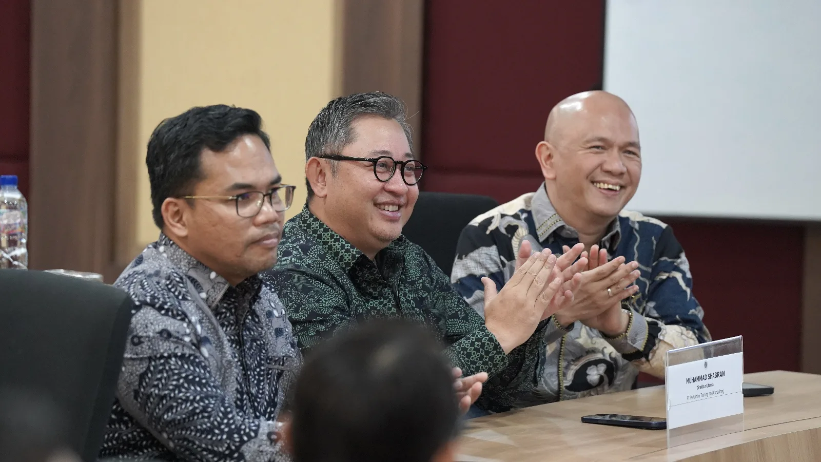 Perkuat Sinergi Dunia Industri dan Akademisi, PTC Terima Apresiasi Top Class dari SBM ITB